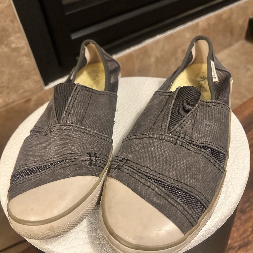Columbia Ladies Intentionally Distressed Canvas Gray Slip-On Sneakers Size 9